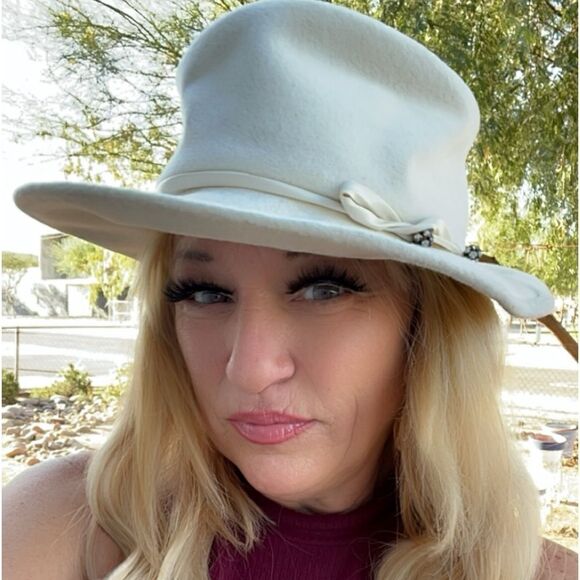 Vintage Saks Fifth Avenue Felt Hat Beige